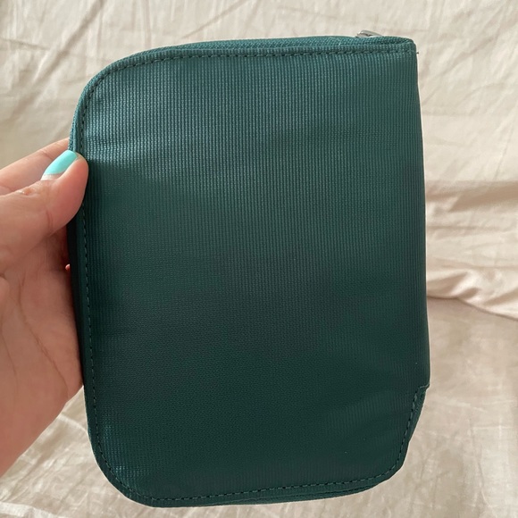 Kathmandu RFID Passport Holder - Picture 2 of 10